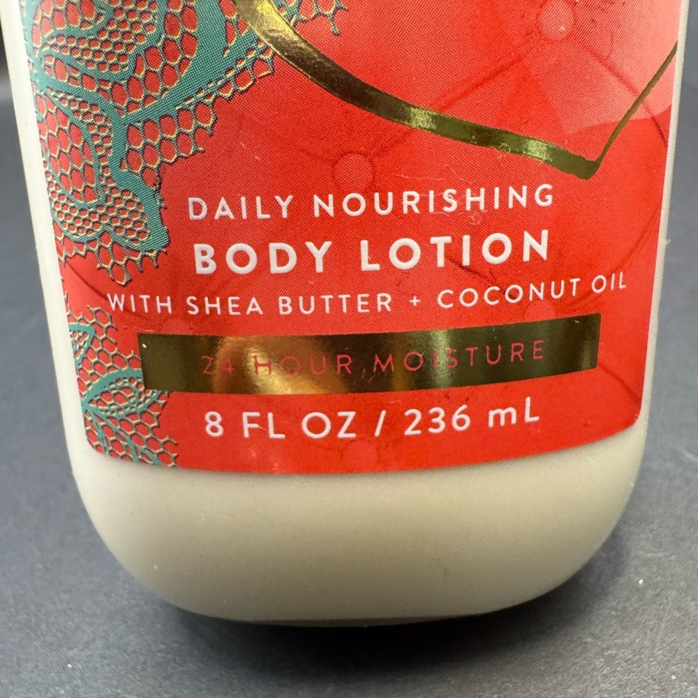 NWT Bath & Body Works Velvet Sugar Body Lotion - Red & Cream - Picture 2 of 4